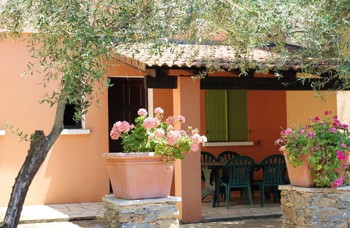 Querciolo House | Homerez - House 4 km away from the beach for 4 ppl. with shared pool and garden