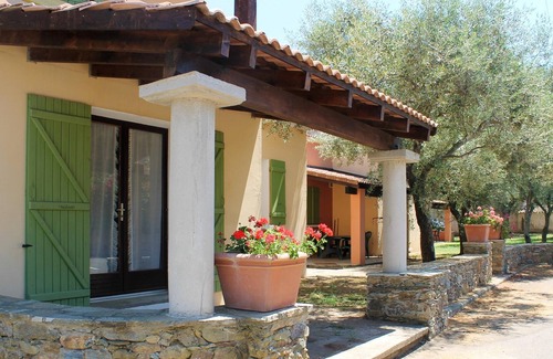 Querciolo House | Homerez - House 4 km away from the beach for 4 ppl. with shared pool and garden