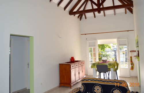 Saint-Pierre House | Homerez - House 5 km away from the beach for 7 ppl. with garden at Saint-Pierre