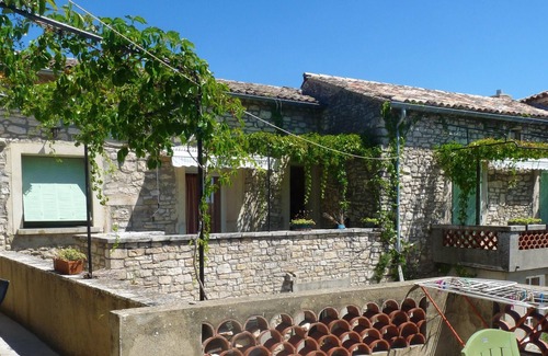 Orgnac-l'Aven House | Homerez - House 7 km away from the beach for 4 ppl. with shared pool and terrace