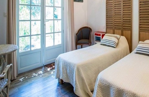 Taradeau House | Homerez - House for 10 ppl. with swimming-pool, garden and terrace at Taradeau