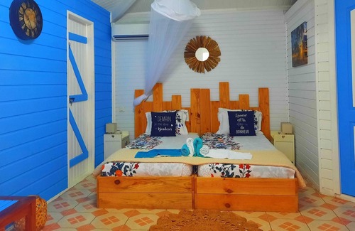 Cafeiere House | Homerez - House for 3 ppl. with swimming-pool, sea view and garden at Deshaies