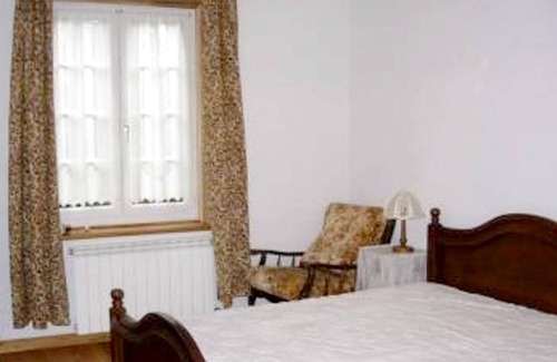 Arco de Baulhe House | Homerez - House for 5 ppl. with shared pool, jacuzzi and garden at Pedraça