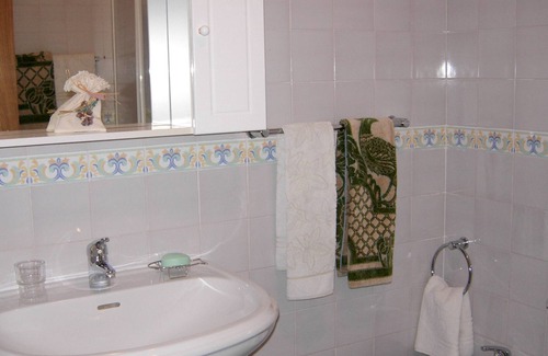 Arco de Baulhe House | Homerez - House for 5 ppl. with shared pool, jacuzzi and garden at Pedraça