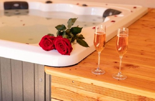 Eymet House | Homerez - House for 6 ppl. with shared pool, jacuzzi and terrace at Eymet