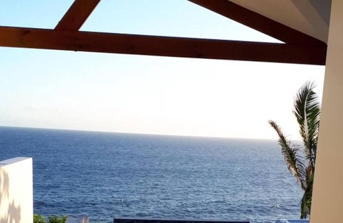 Saint-Pierre De La Reunion House | Homerez - House for 6 ppl. with jacuzzi, sea view and garden at Saint Pierre