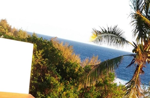 Saint-Pierre De La Reunion House | Homerez - House for 6 ppl. with jacuzzi, sea view and garden at Saint Pierre