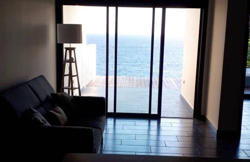 Saint-Pierre De La Reunion House | Homerez - House for 6 ppl. with jacuzzi, sea view and garden at Saint Pierre