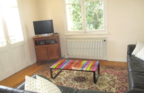 Charnay-les-Macon House | Homerez - House for 8 ppl. with garden, terrace and balcony at Charnay-lès-Mâcon