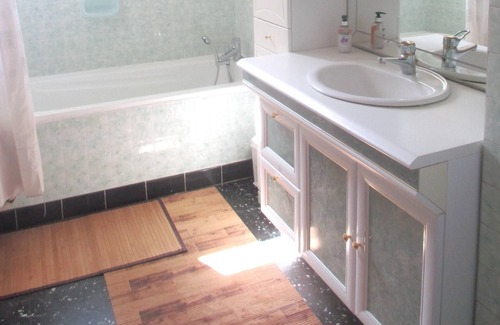 Charnay-les-Macon House | Homerez - House for 8 ppl. with garden, terrace and balcony at Charnay-lès-Mâcon