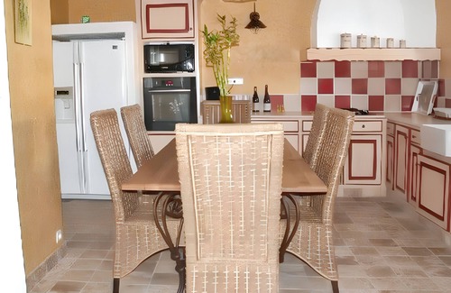 Aubignan House | Homerez - House in Aubignan, shared pool