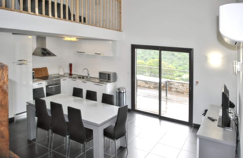Santa Giulia House | Homerez - House in Bonifacio, mountain view