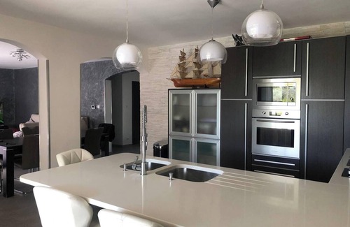 Villetelle House | Homerez - House in Villetelle with pool