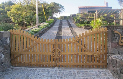 Cais do Pico House | Homerez - House in São Roque do Pico