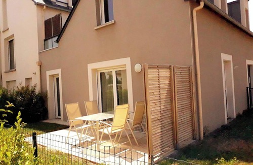 Saint-Malo House | Homerez - House St-Malo, garden
