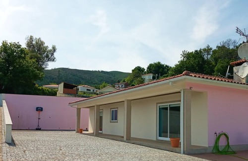 Vila Verde Villa | Homerez - Large villa for 9 pers. with pool and garden in São Miguel do Prado