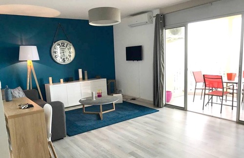 Saint-Denis Apartment | Homerez - Nice apartement for 4 ppl. with sea view and terrace at Saint-Denis
