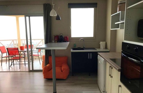 Saint-Denis Apartment | Homerez - Nice apartement for 4 ppl. with sea view and terrace at Saint-Denis