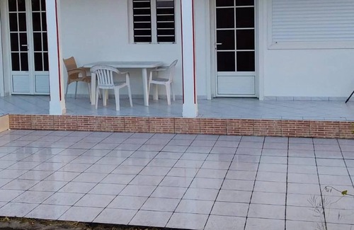 Les Mangles House | Homerez - Nice house with garden and terrace & Wifi