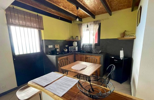 Trois-Bassins House | Homerez - Nice bungalow 7 km away from the beach for 3 ppl. at Les Trois Bassins