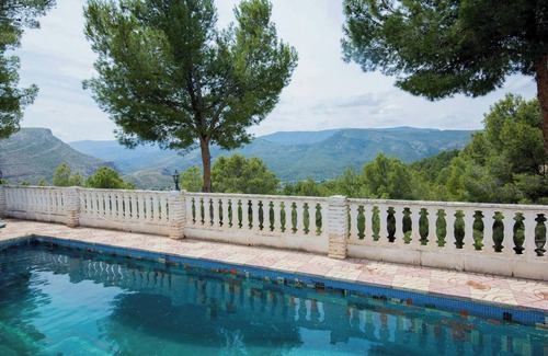Chulilla Villa | Homerez - Picturesque Villa in Chulilla with Private Pool