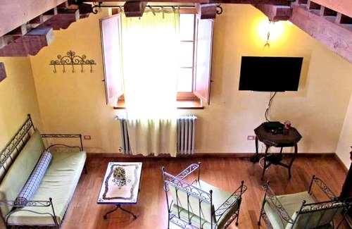 Ramazzano House | Homerez - Spacious house for 8 ppl. with shared pool at Ramazzano - Le Pulci