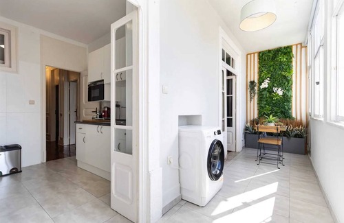 Sao Jorge de Arroios Apartment | Homerez - Spacious apartment in central Lisbon