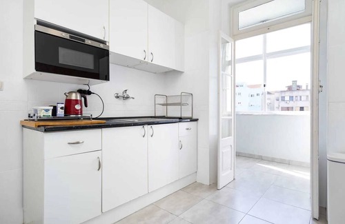 Sao Jorge de Arroios Apartment | Homerez - Spacious apartment in central Lisbon