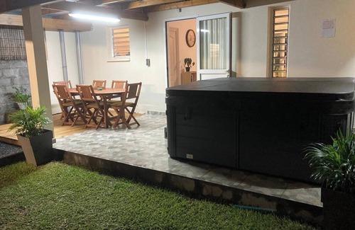 Saint-Joseph House | Homerez - Spacious House with Pool and Jacuzzi in Vincendo