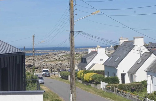 Berven House | Homerez - Spacious House with Sea View in Plouescat