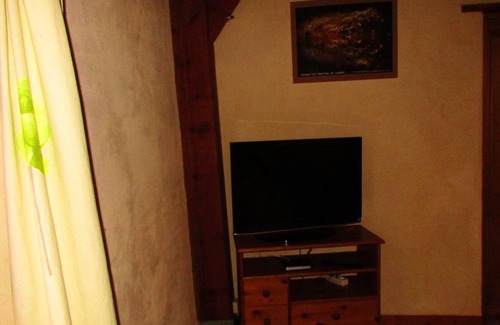 Sarrazac House | Homerez - Spacious house for 8 ppl. with shared pool and garden at Sarrazac