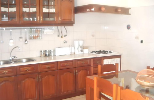 Peniche de Cima House | Homerez - Spacious House in Peniche with Terrace