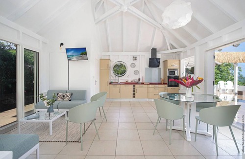 Le Robert Villa | Homerez - Spacious Villa in Hyacinthe