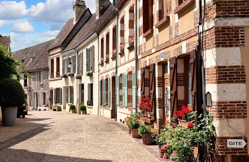 Longny-au-Perche Apartment | Homerez - Studio in Longny les Villages