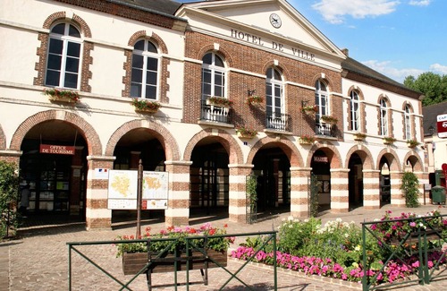 Longny-au-Perche Apartment | Homerez - Studio in Longny les Villages