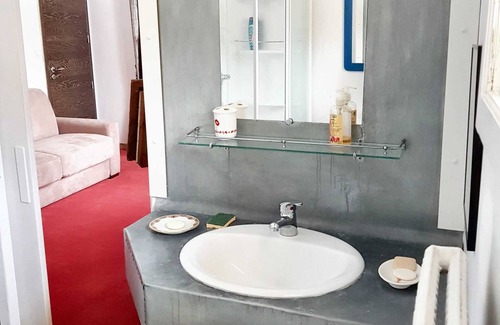 Saint-Paul-de-Varax Villa | Homerez - Villa in Saint-Paul-de-Varax