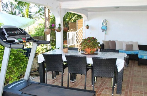 Le Tampon Villa | Homerez - Villa 14 km away from the beach for 4 ppl. with swimming-pool