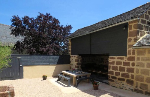 Vars-sur-Roseix Villa | Homerez - Villa for 10 ppl. with swimming-pool and sauna at Vars-sur-Roseix