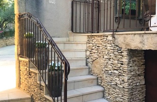 Orgon Villa | Homerez - Villa for 12 pers. with pool, garden, terrace and balcony in Orgon