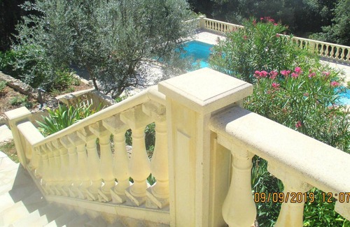 Claviers Villa | Homerez - Villa for 6 ppl. with swimming-pool, garden and terrace at Claviers