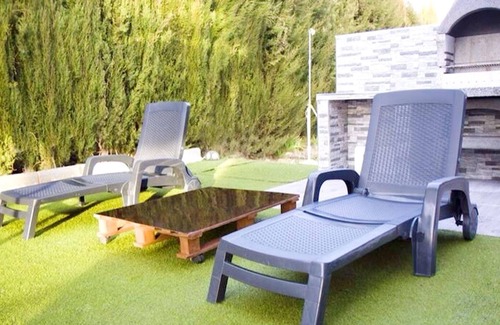 Atarfe Villa | Homerez - Villa for 6 ppl. with swimming-pool, jacuzzi and garden at Atarfe