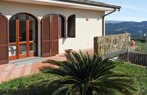 Castellaccio Villa | Homerez - Villa for 7 ppl. with swimming-pool and jacuzzi at Castellaccio