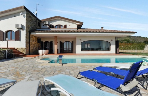 Castellaccio Villa | Homerez - Villa for 7 ppl. with swimming-pool and jacuzzi at Castellaccio