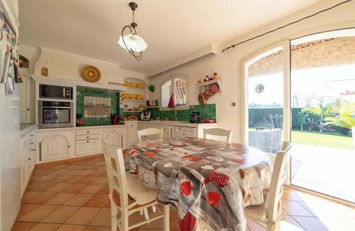 Carqueiranne Villa | Homerez - Villa in Carqueiranne with Private Pool