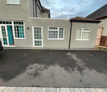 West Bromwich House | Homestay 1bedroom in family home with tiny wet room and own entrance