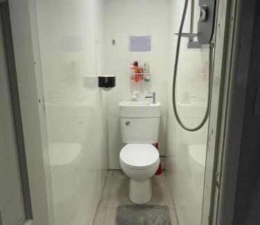 West Bromwich House | Homestay 1bedroom in family home with tiny wet room and own entrance