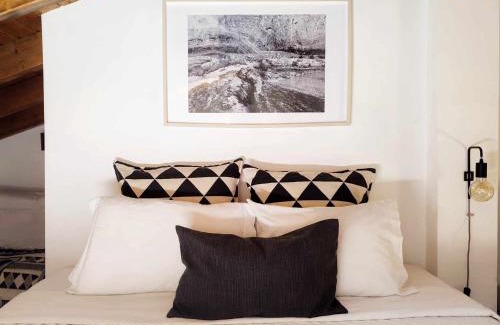 Aljezur House | Homestay Attic Private Bedroom