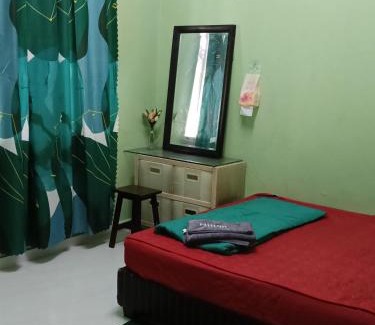 Kawasan Perindustrian Chendering House | Homestay Cik Esah
