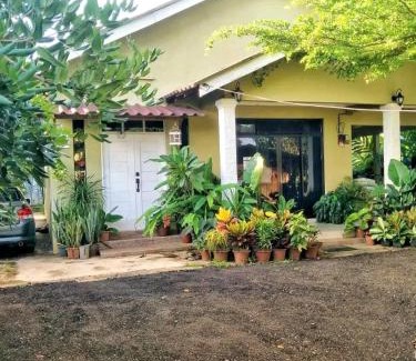 Kawasan Perindustrian Chendering House | Homestay Cik Esah