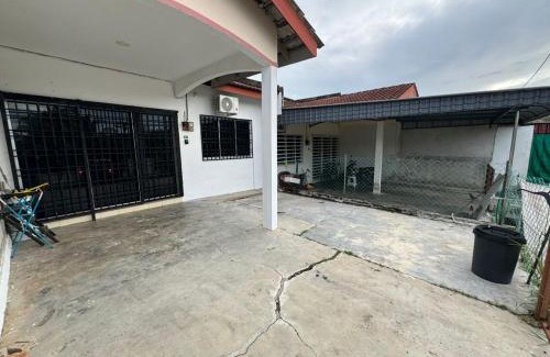 Kuala Kangsar House | Homestay Cikgu Iqa (Muslim)